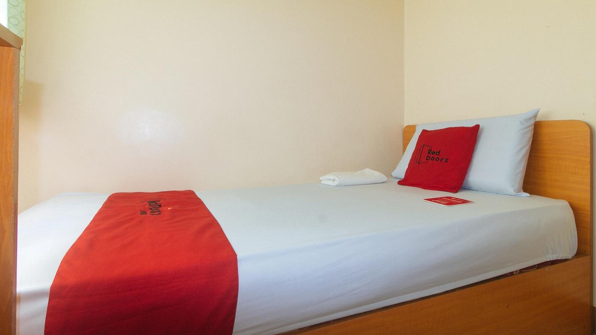 Reddoorz @ Asiana Pension Inn Mandawe Exterior photo