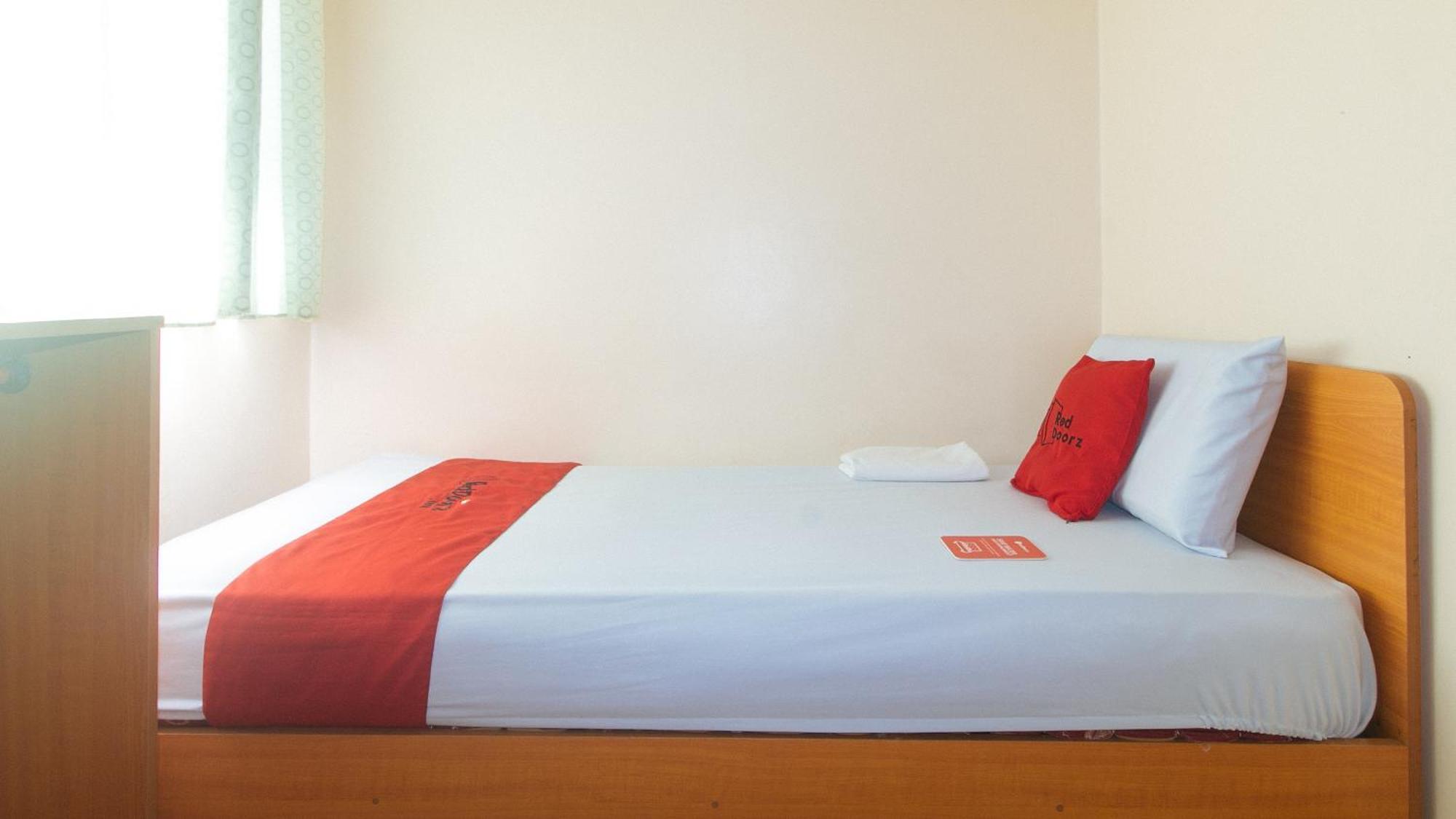 Reddoorz @ Asiana Pension Inn Mandawe Exterior photo